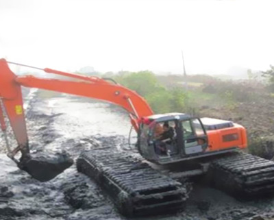 水、陸兩棲挖掘機(jī)